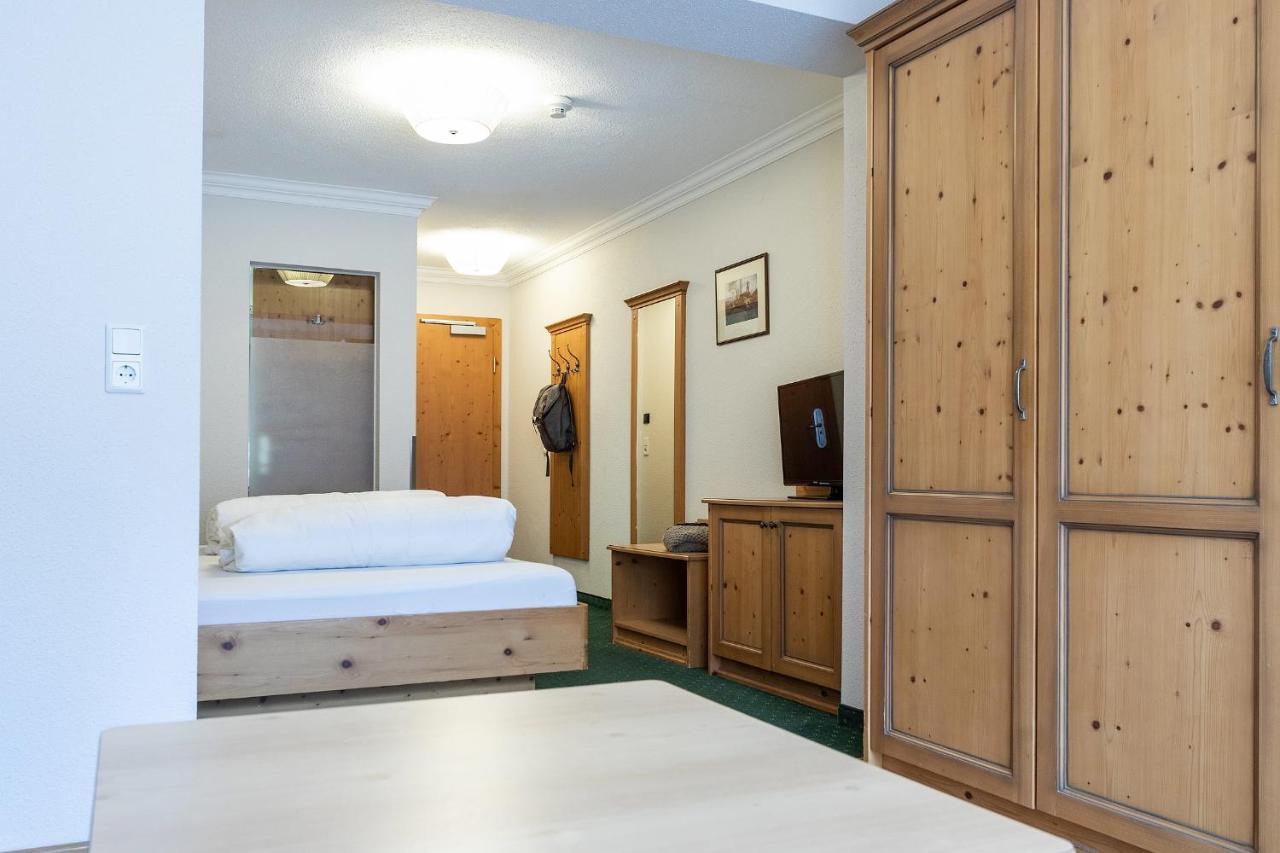 Zum Hirschen Hotel 3*